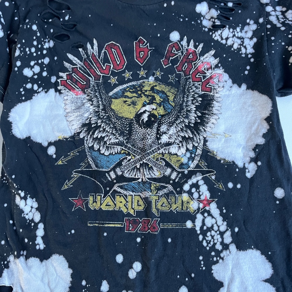 Wild and free 2986 vintage band tee shirt. Y2K